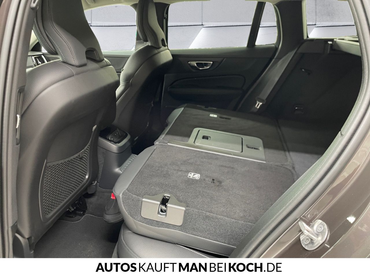 Volvo V60 T8 Plug-In AWD Plus Dark ACC H/K BLIS 360°