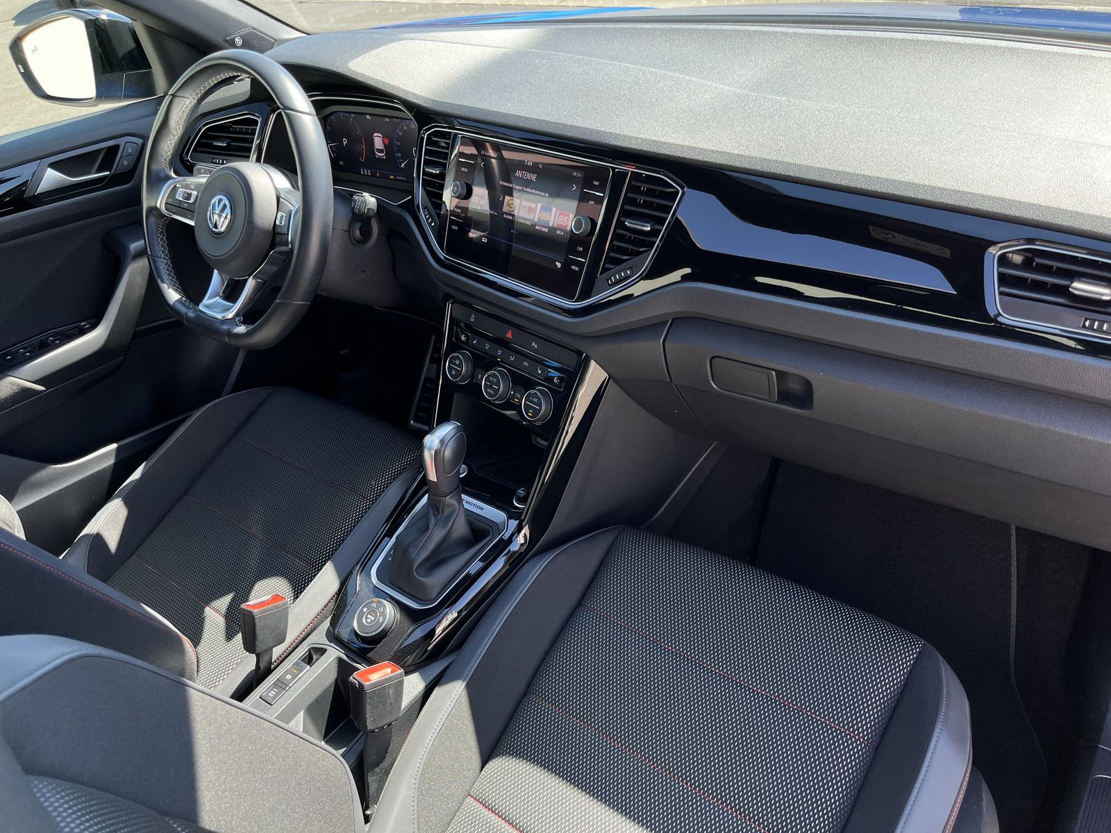 Volkswagen T-Roc 2.0 TSI DSG 4Motion Sport - Samsaru's Car Outlet