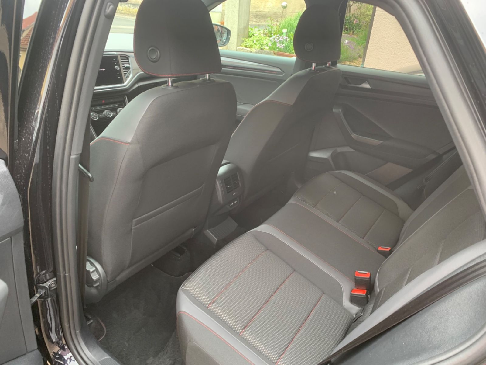Volkswagen T-Roc Sport DSG - Samsaru's Car Outlet