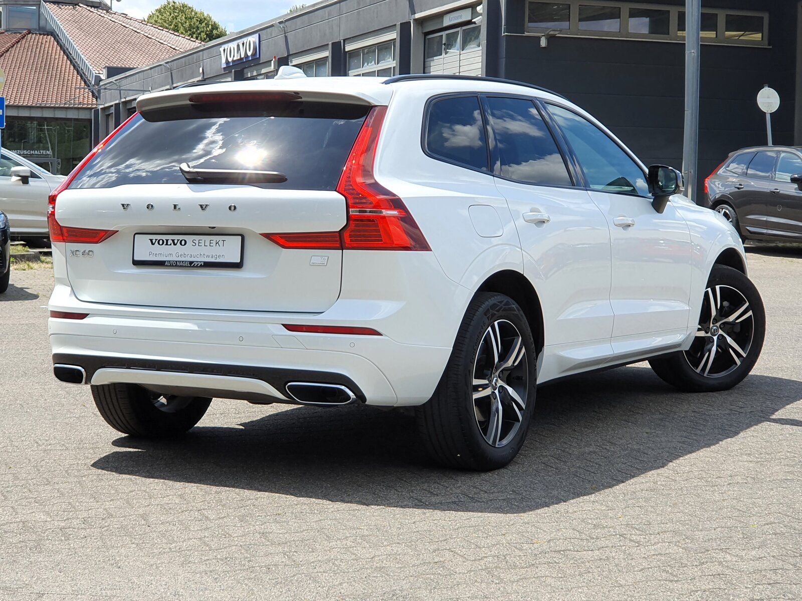 Volvo XC60 T6 Twin Engine AWD R Design - Samsaru's Car Outlet