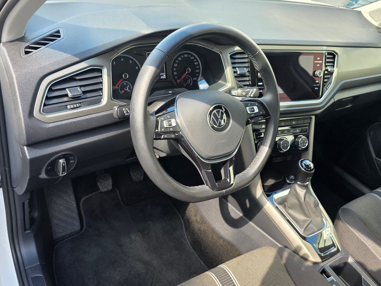 Volkswagen T-Roc Style 1.5 TSI - Samsaru's Car Outlet