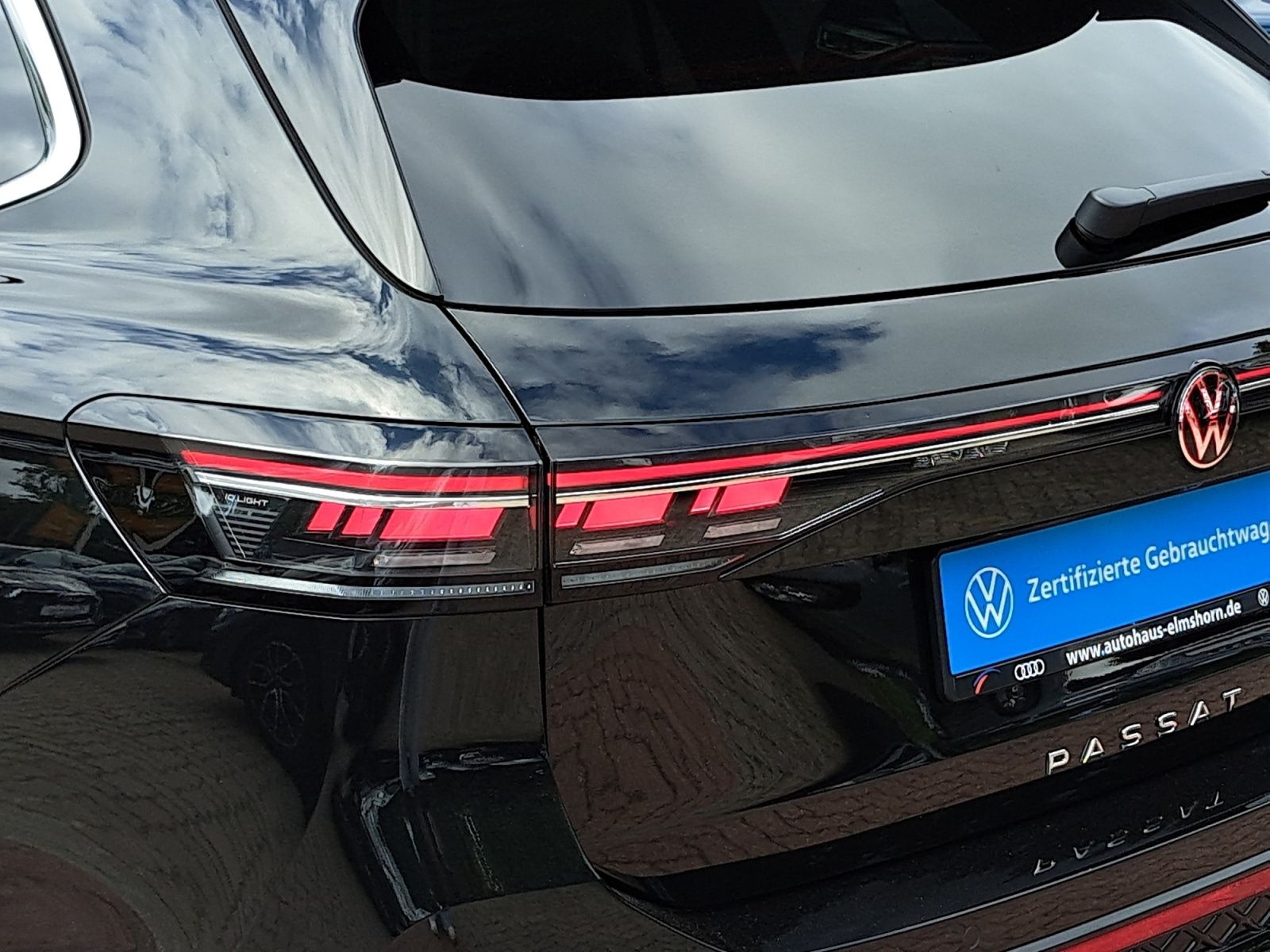 Volkswagen Passat Var. R-Line 1.5 eHybrid DSG AHK PANO 3,99