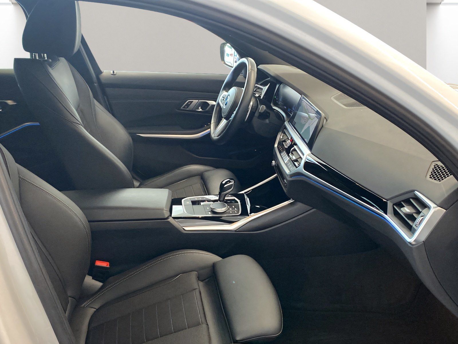 BMW 320e xDrive Touring - Samsaru's Car Outlet