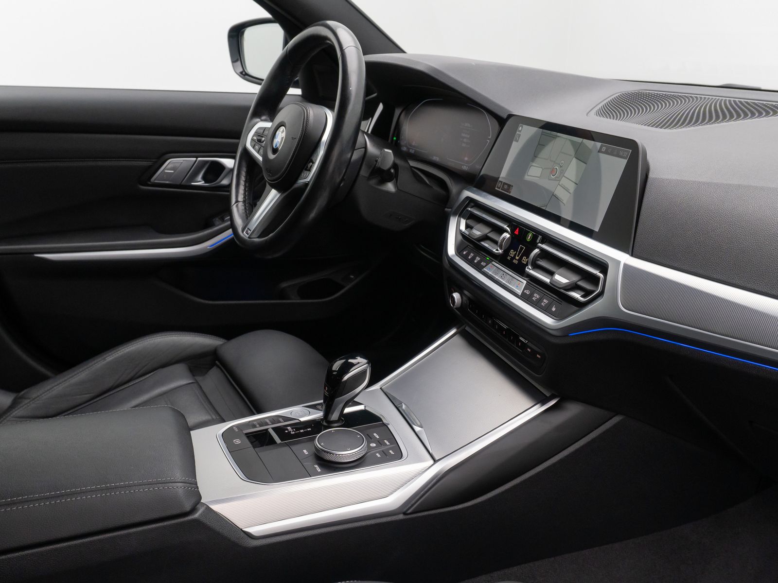 BMW 320i Sport Line - Samsaru's Car Outlet