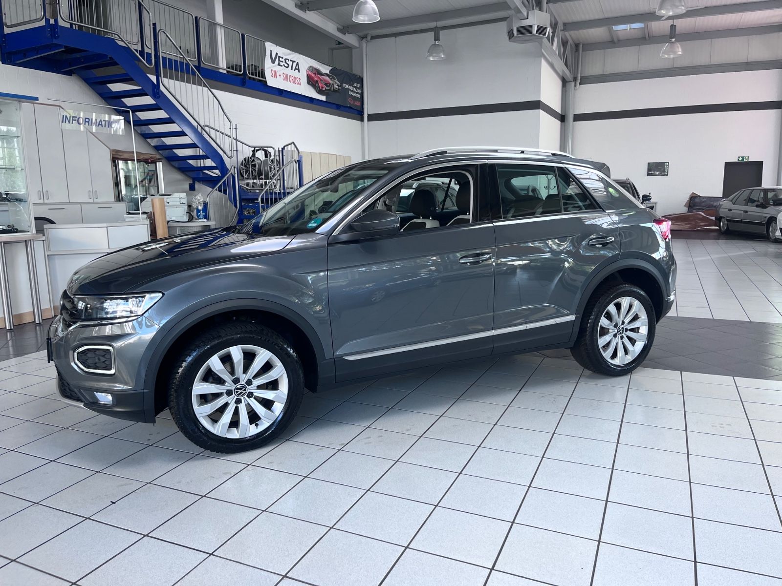 Volkswagen T-Roc Sport - Samsaru's Car Outlet