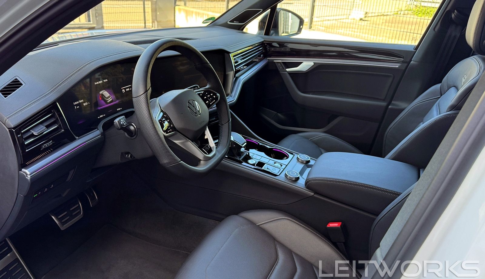 Volkswagen Touareg R-Line - Samsaru's Car Outlet