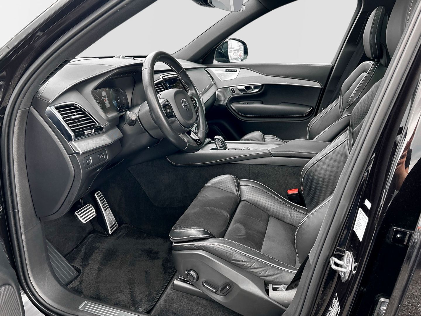Volvo XC90 B5 Diesel AWD R-Design - Samsaru's Car Outlet
