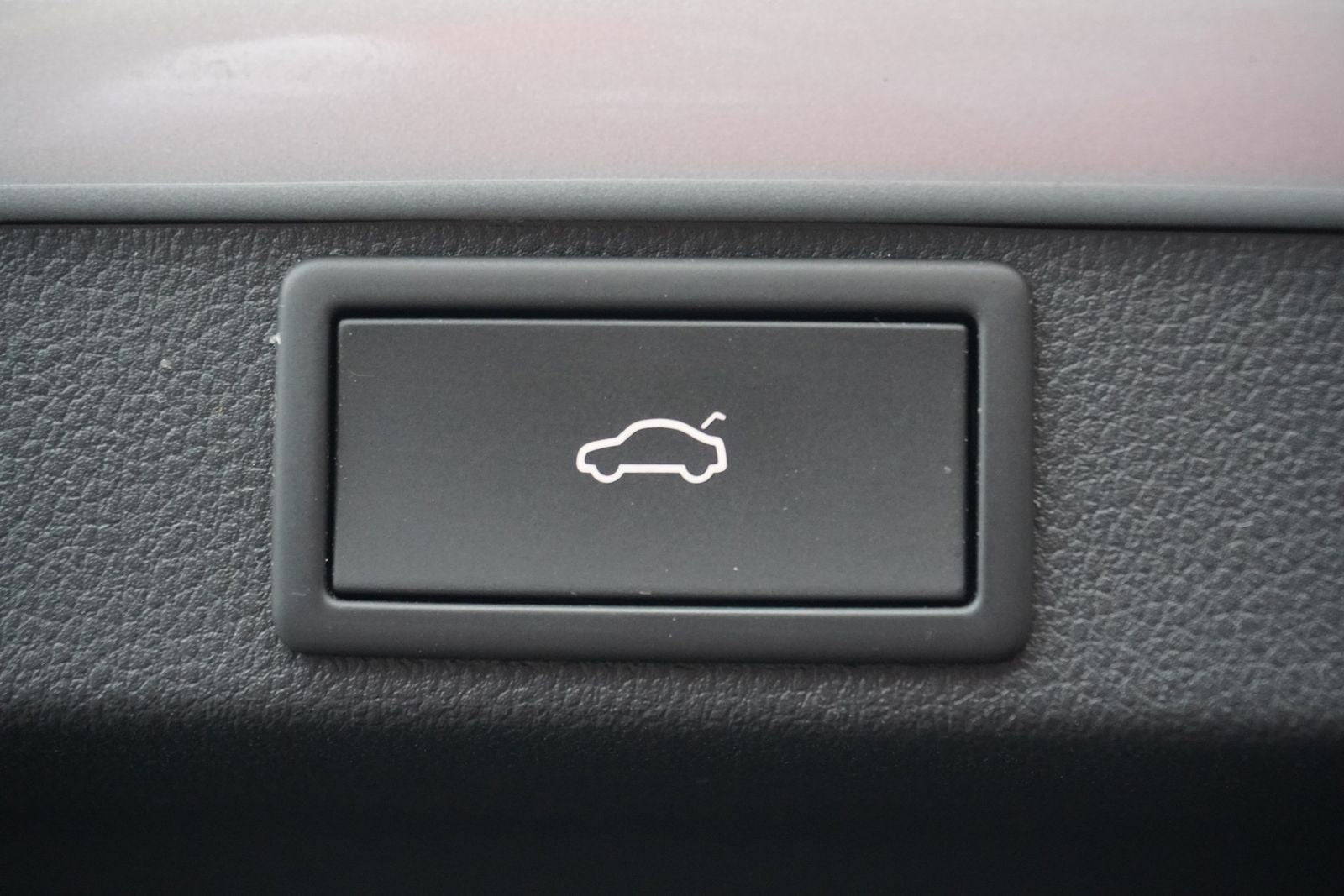 Skoda Octavia Combi 2.0 TDI Style - Samsaru's Car Outlet