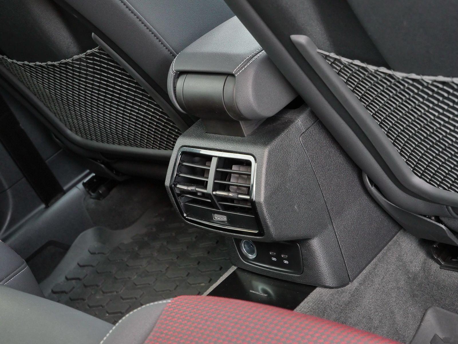 Audi Q3 40 TFSI qu. S line - Samsaru's Car Outlet