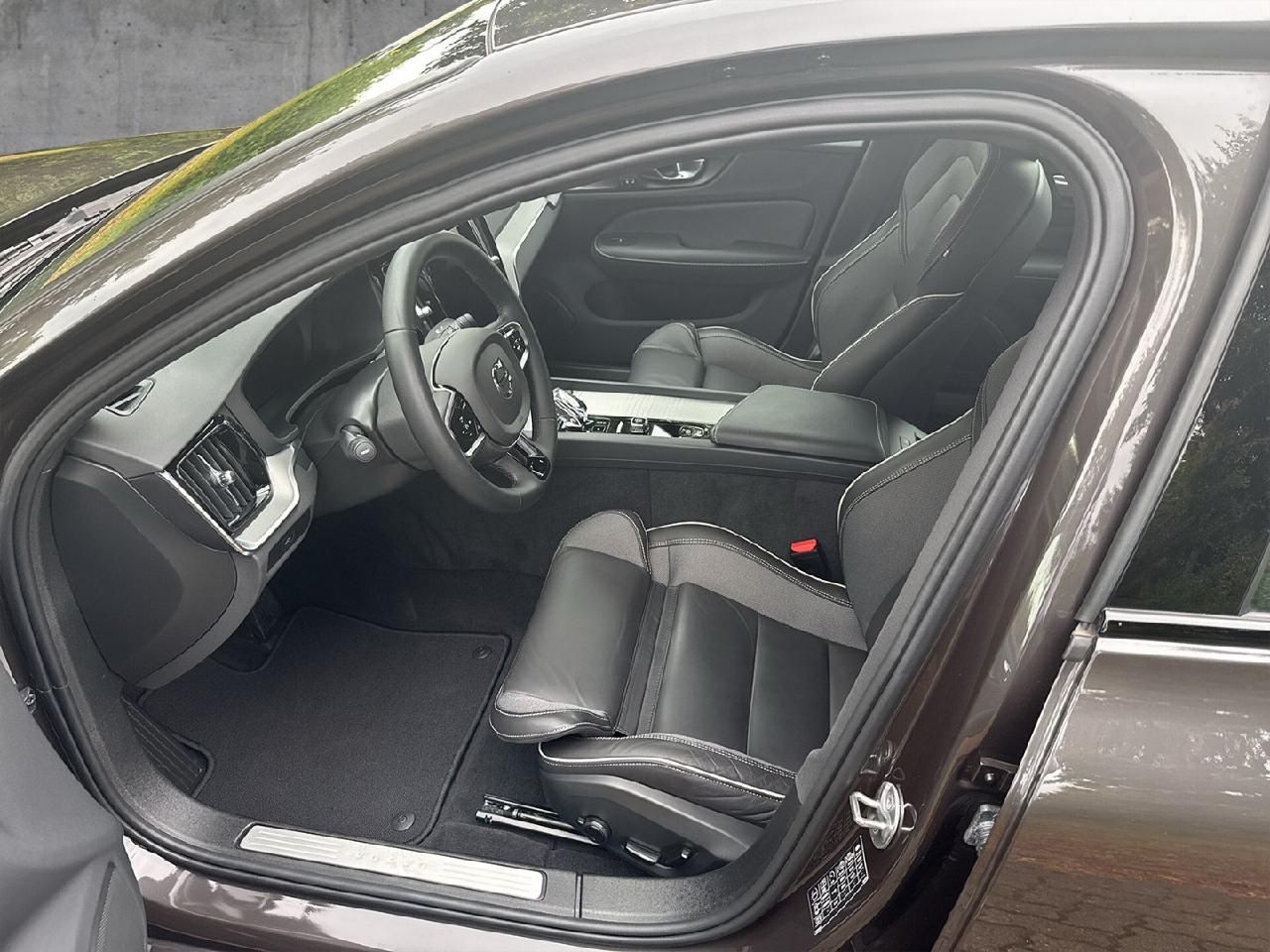 Volvo S60 B4 Benzin Plus Dark