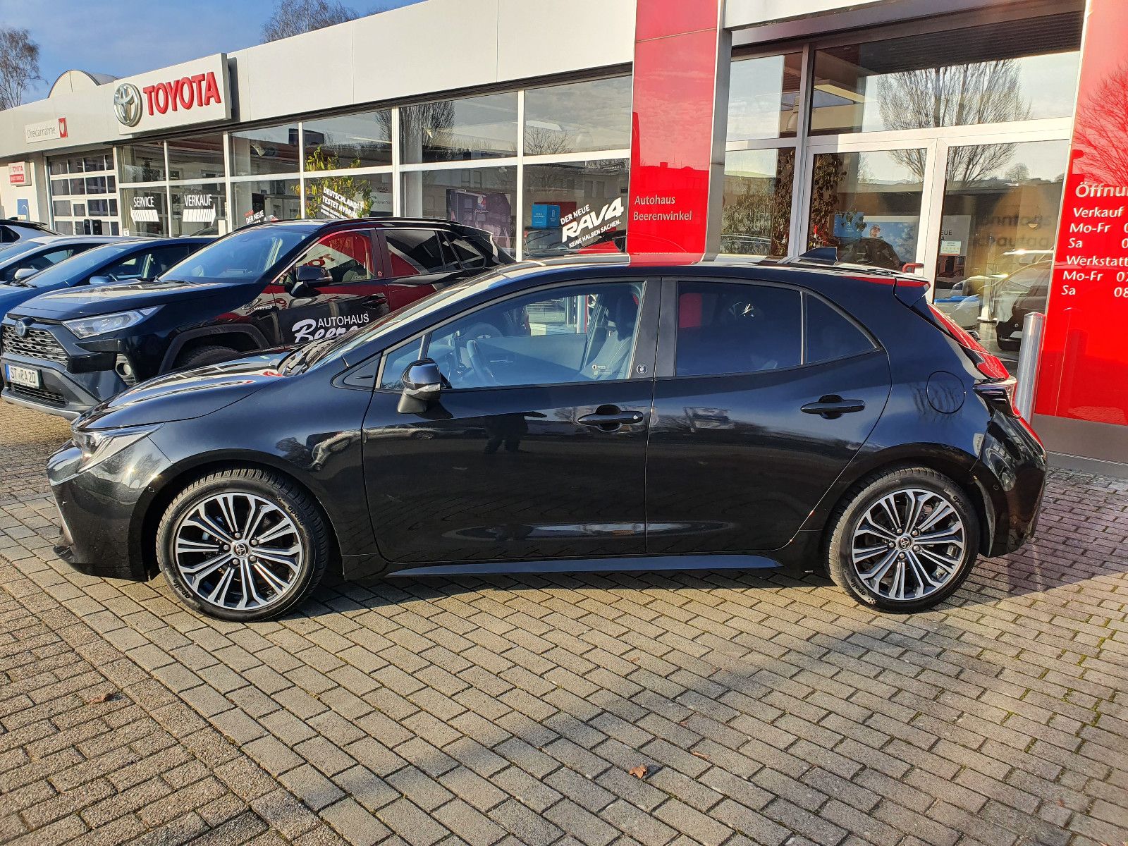 Toyota Corolla 1.8 Hybrid - Samsaru's Car Outlet