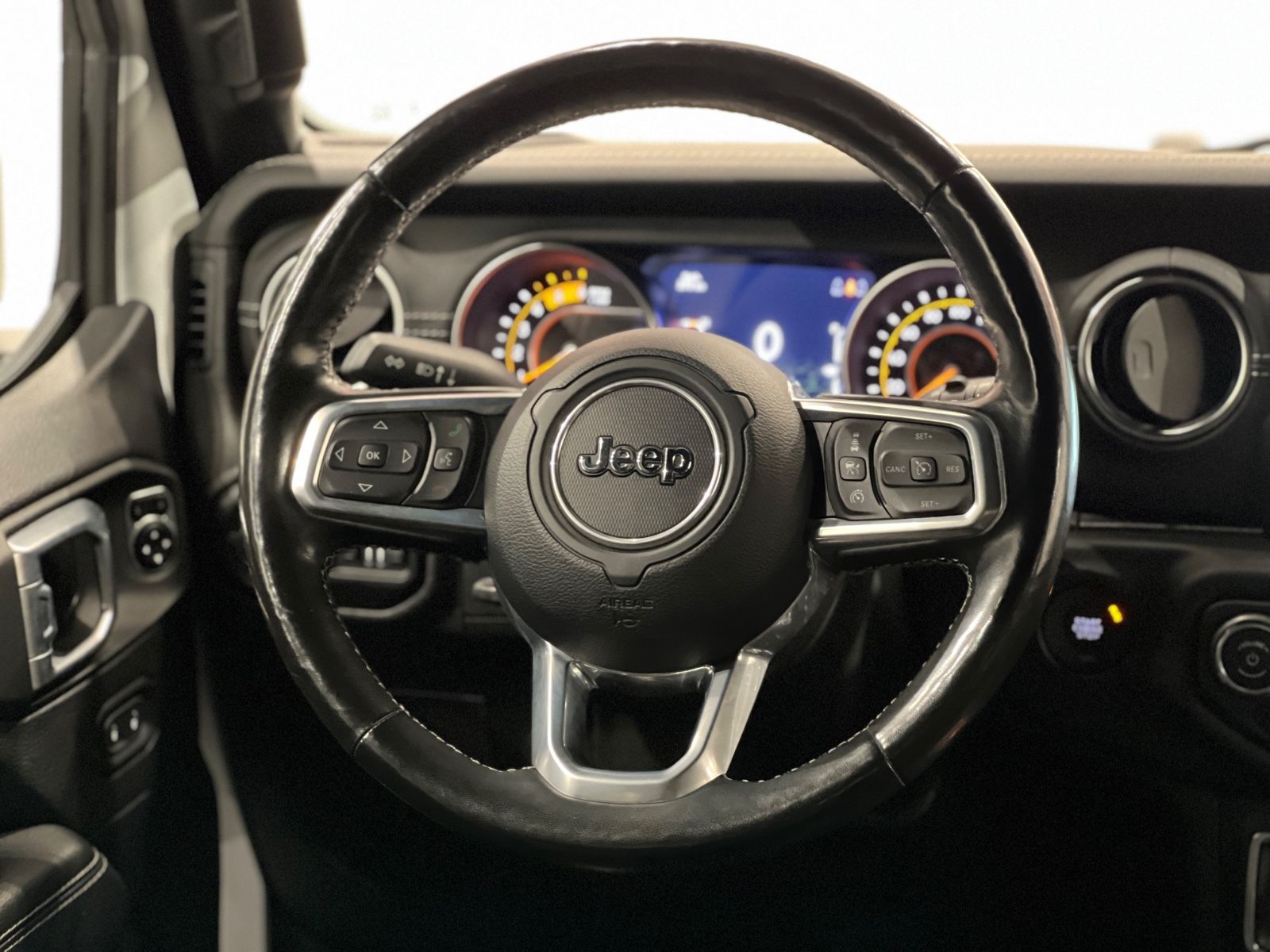 Jeep Wrangler Unlimited Sahara Softtop Sky One-Touch