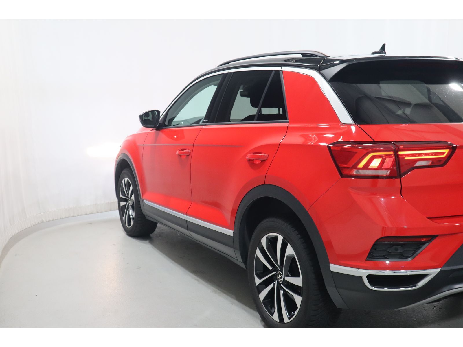 Volkswagen T-Roc 1.0 TSI - Samsaru's Car Outlet