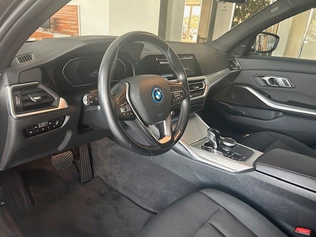 BMW 330e xDrive Touring Advantage - Samsaru's Car Outlet