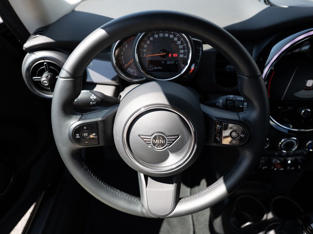MINI One Essential Trim - Samsaru's Car Outlet