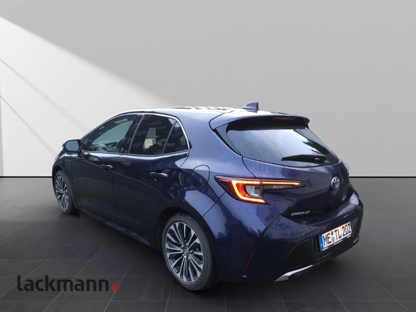 Toyota Corolla 1.8 Hybrid - Samsaru's Car Outlet