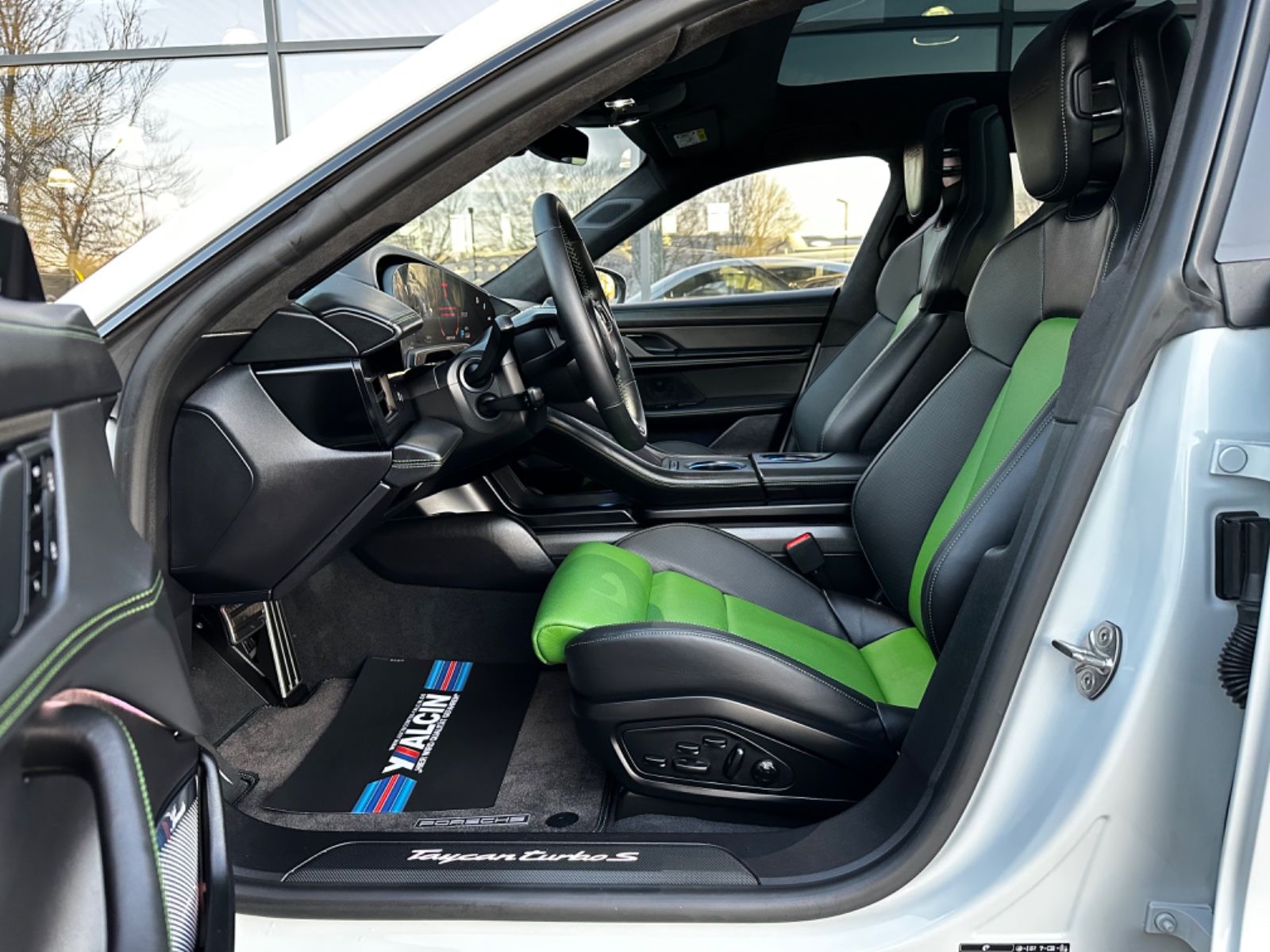 Porsche Taycan Turbo S SportDesign Paket CARBON/NEUWERTI