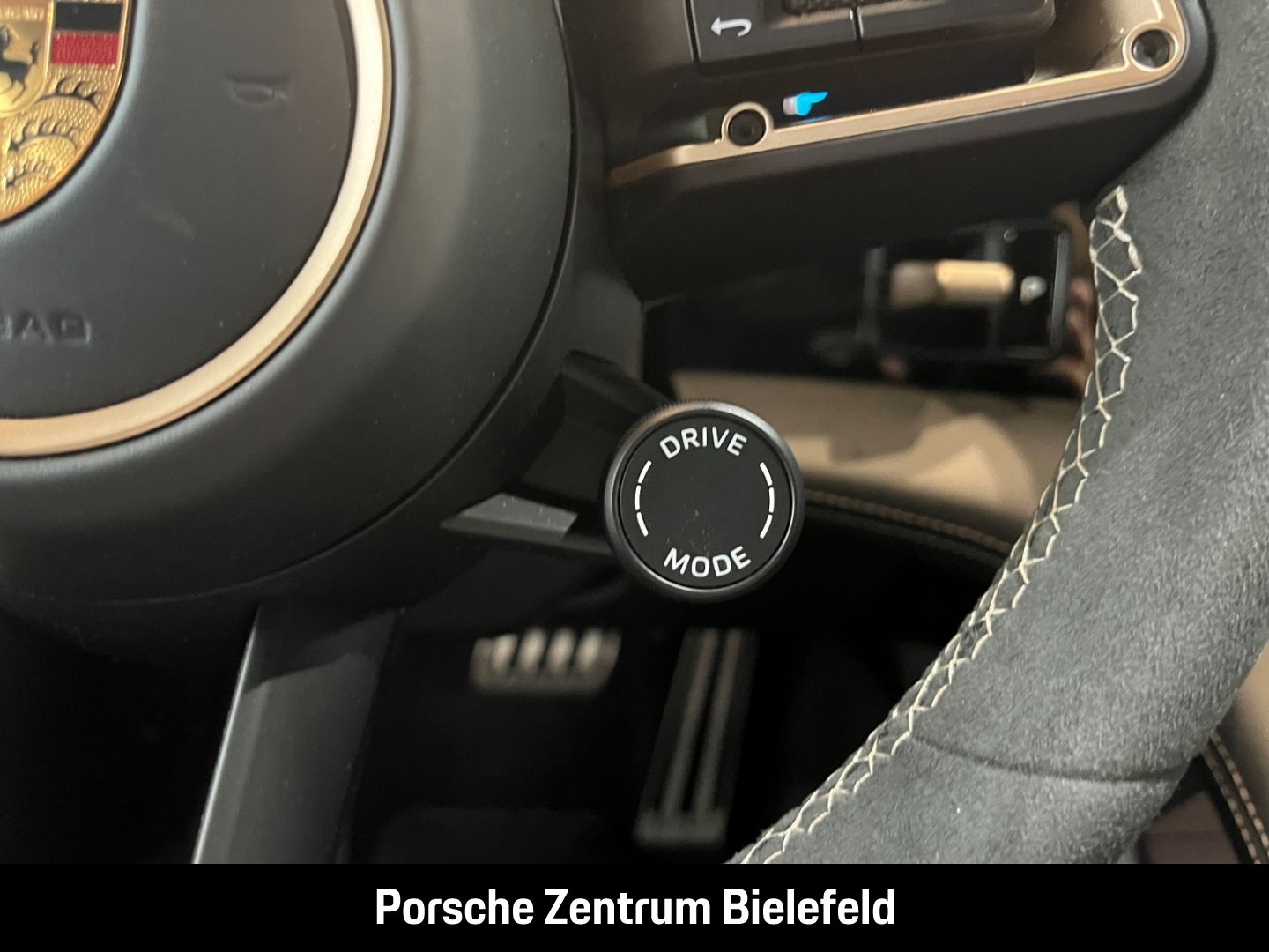 Porsche Taycan Turbo S Cross Turismo Karminrot BOSE LED