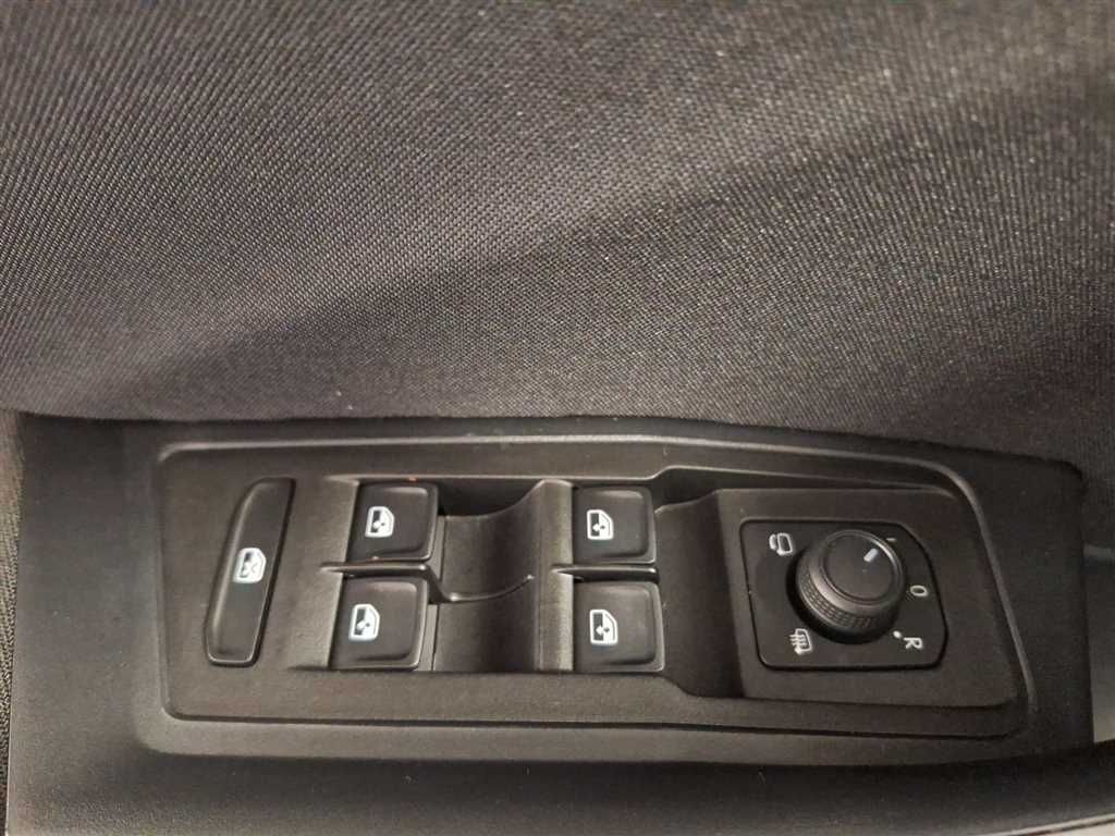 Volkswagen T-Roc Life 1.5 TSI DSG - Samsaru's Car Outlet