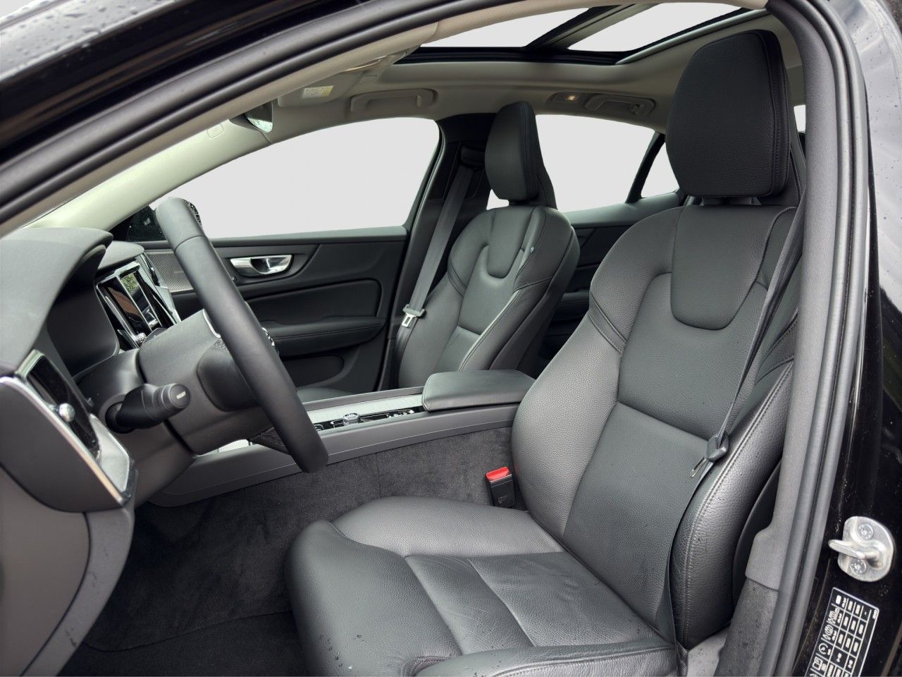 Volvo S60 B4 Plus Dark/Leder/Navi/Pano/Standhz/20Zoll