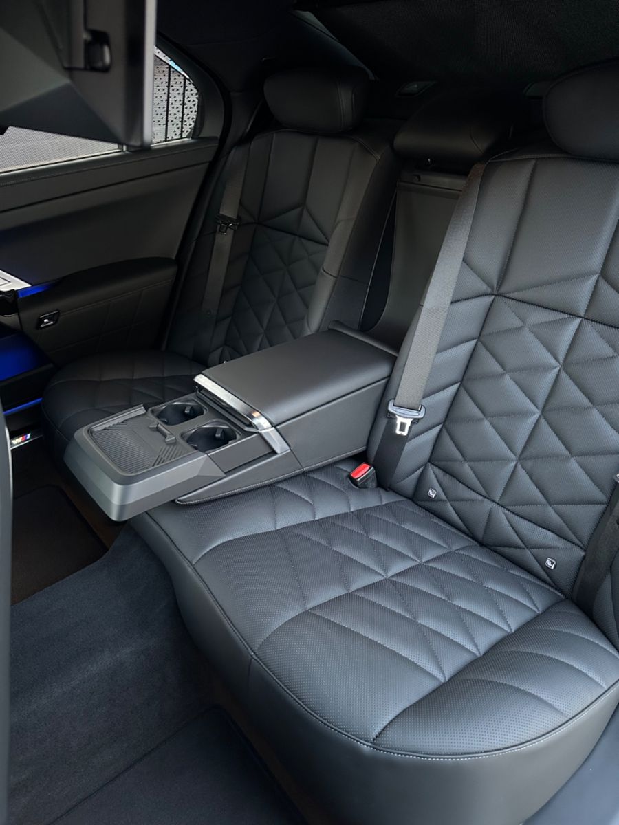 BMW 740 d xDrive M Sport  Fond Entertainment,TV
