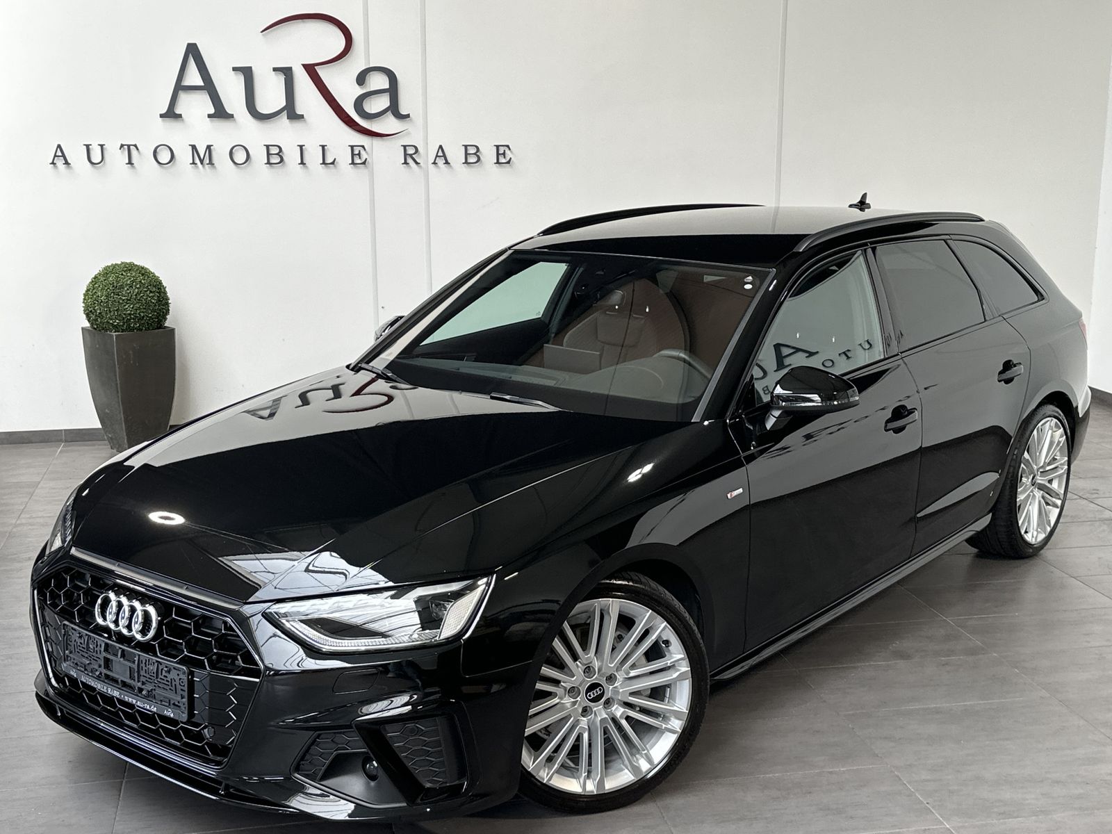 Audi A4 Avant 40 TFSI S-Line - Samsaru's Car Outlet