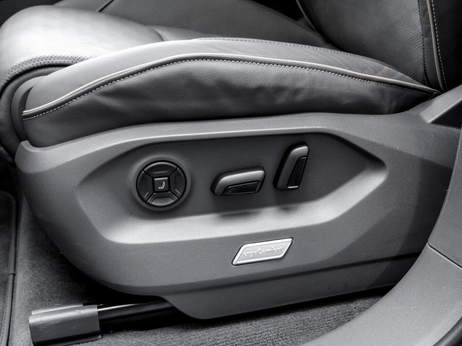 Volkswagen Touareg R-Line V6 TDI DYNAUDIO Standhzg. AHK 22"