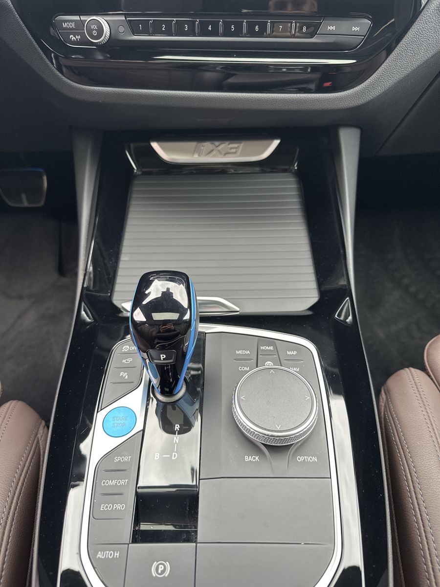 BMW iX3 Impressive NAV+LASER+ACC+KAMERA+PANO+HUD+AHK