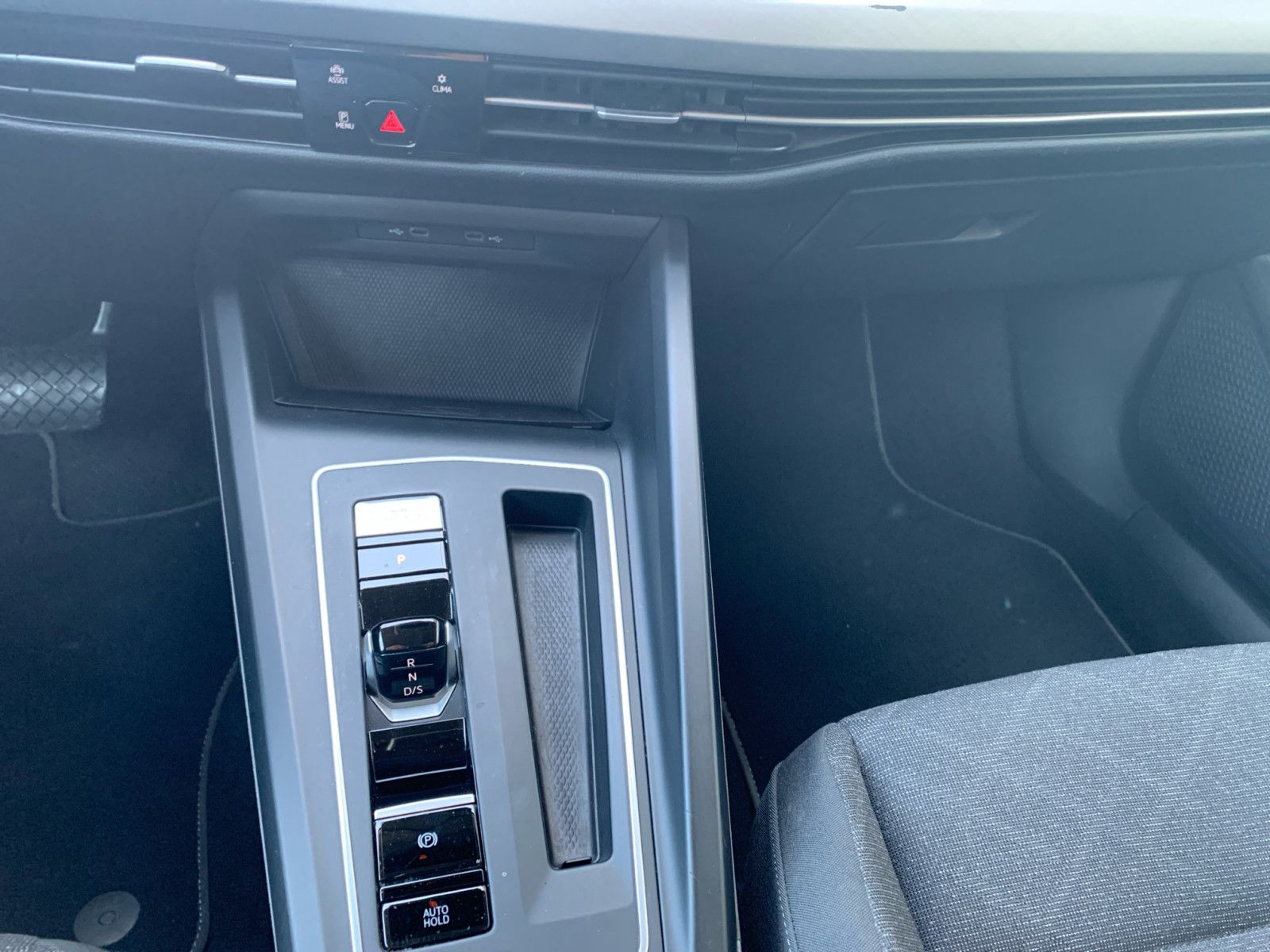 Volkswagen Golf VIII Variant 2.0TDI DSG Life - Samsaru's Car Outlet