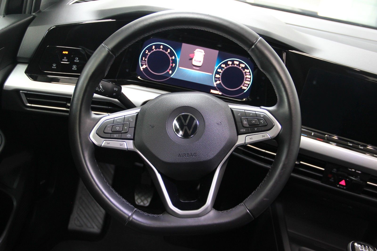 Volkswagen Golf 8 1.5 TSI Life - Samsaru's Car Outlet