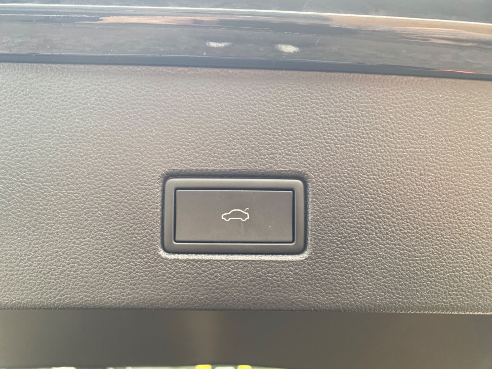 Volkswagen T-Roc 1.5 TSI R-Line - Samsaru's Car Outlet