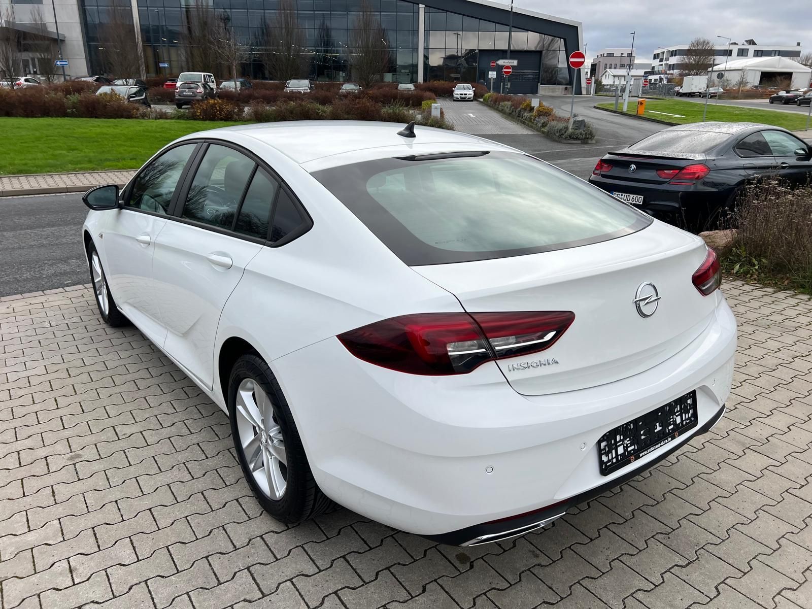 Opel Insignia 2.0 D Business Edition - Samsaru's Car Outlet
