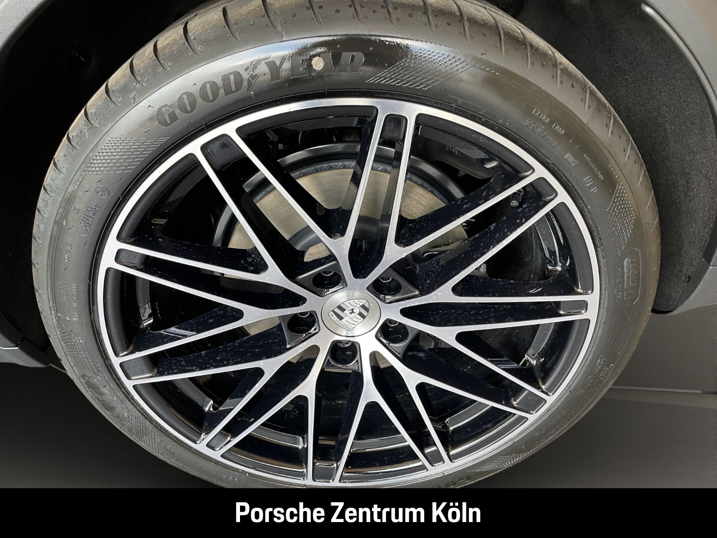 Porsche Macan 4 Luftfederung Panoramadach Surround-View