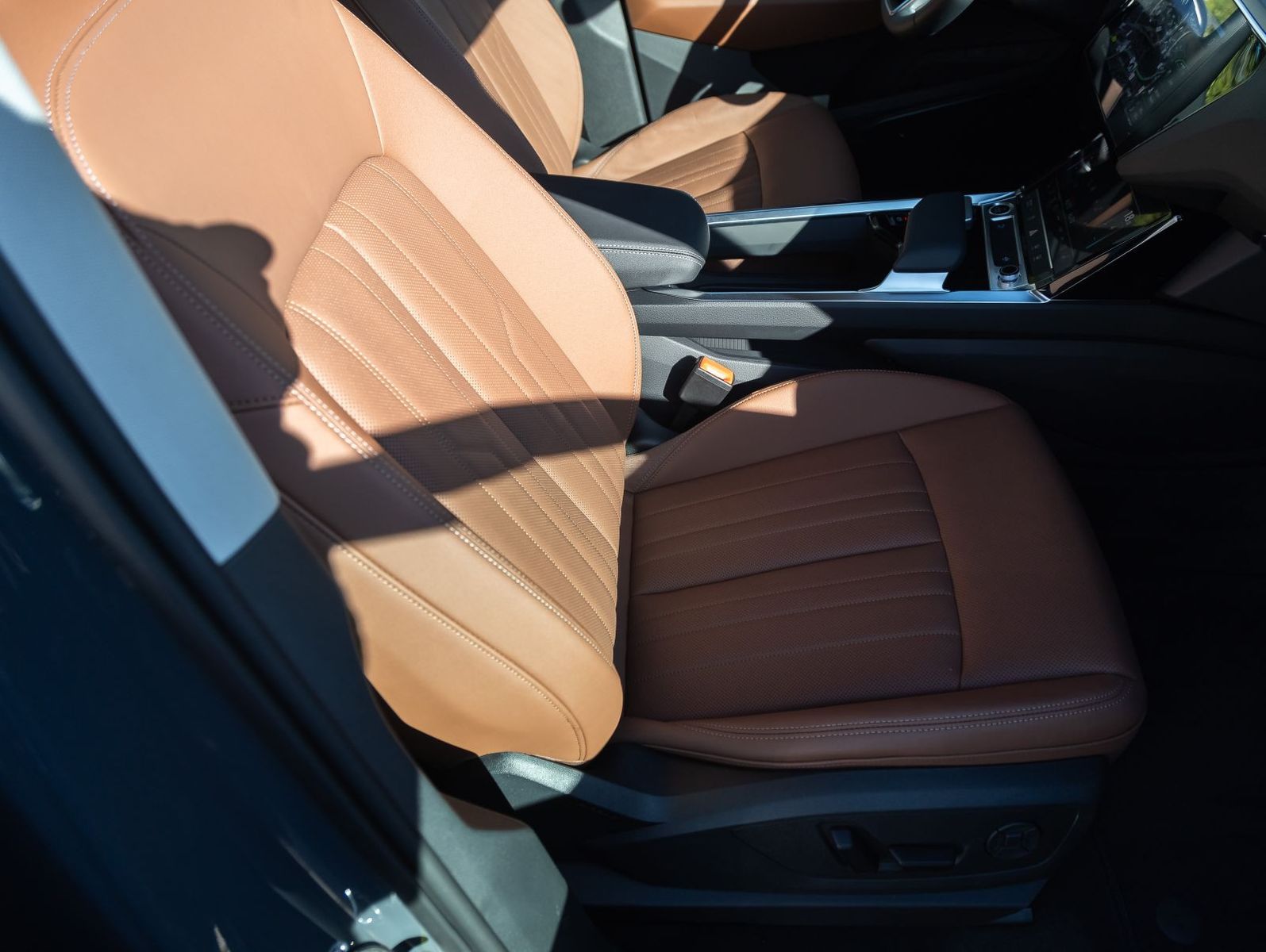 Audi Q8 S line 50 e-tron qu. - Samsaru's Car Outlet