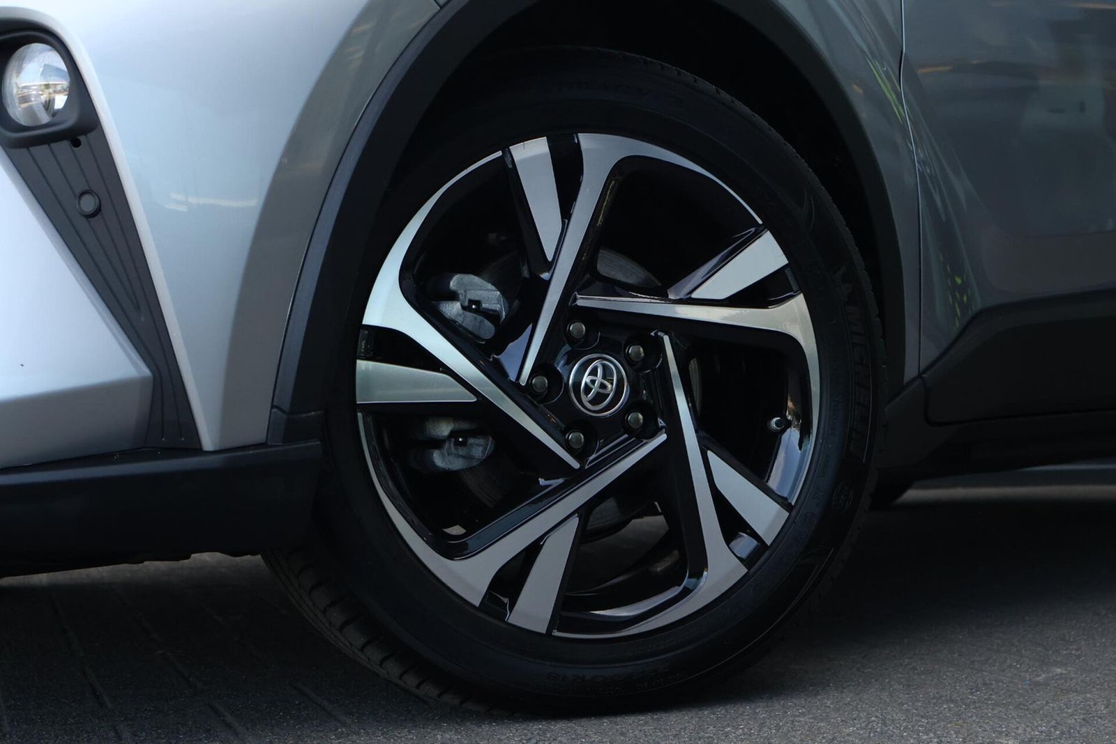 Toyota C-HR 1.8 Hybrid Dynamic - Samsaru's Car Outlet