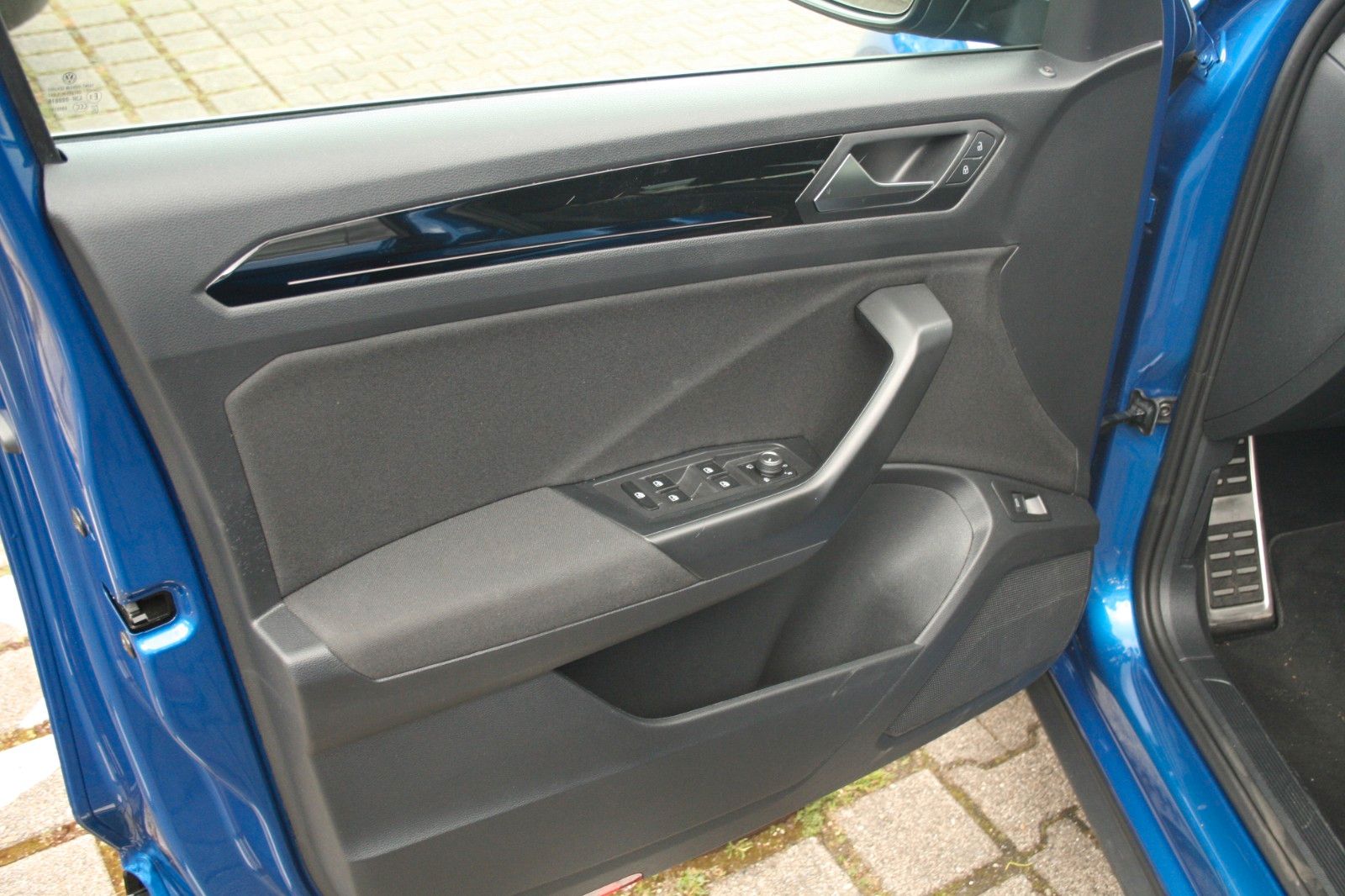 Volkswagen T-Roc 1.5 TSI ACT OPF DSG Sport" → "Volkswagen T-Roc TSI Sport - Samsaru's Car Outlet