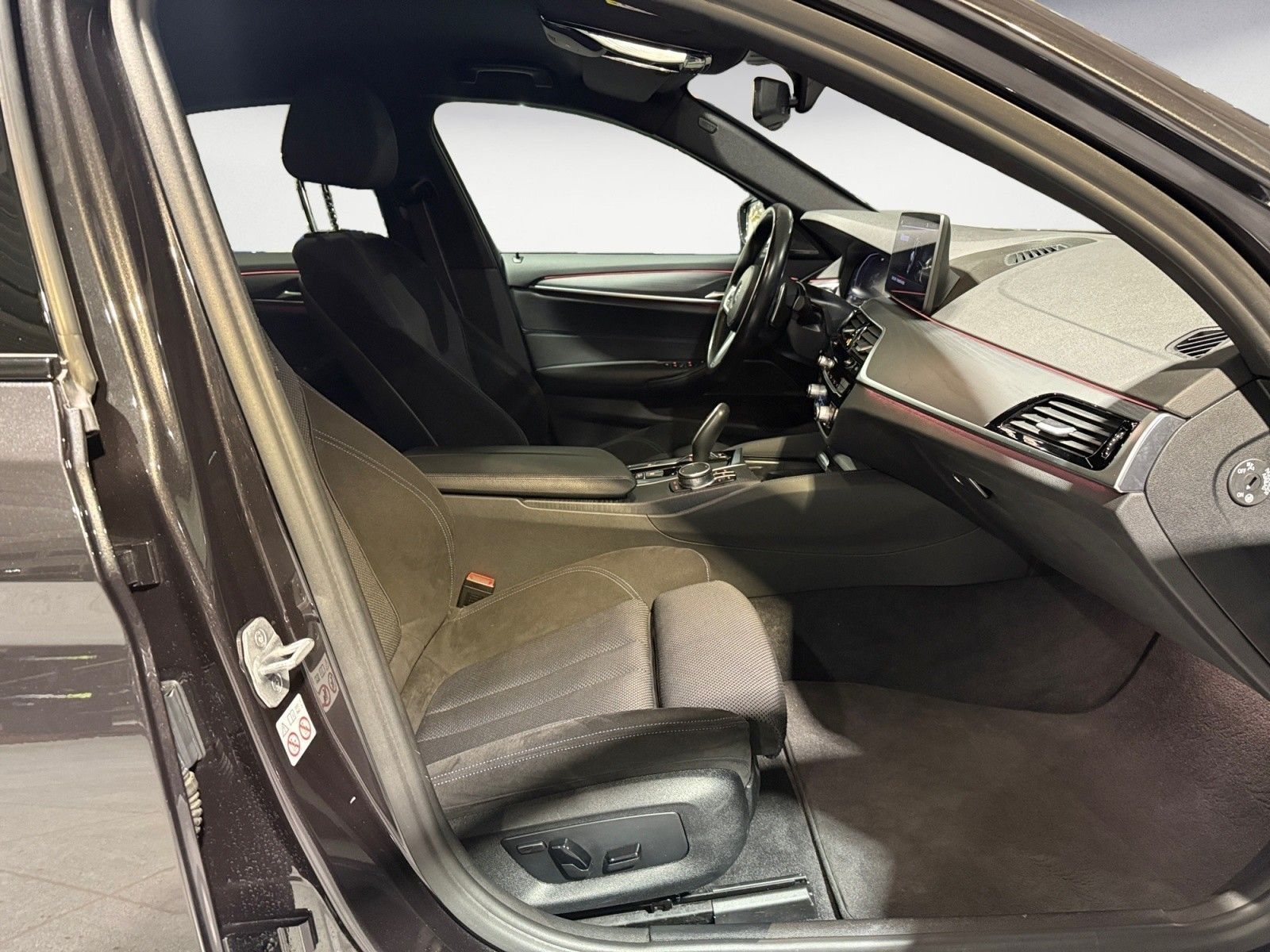 BMW 520d xDrive M Sport Navi Klima PDC Kamera Head-U