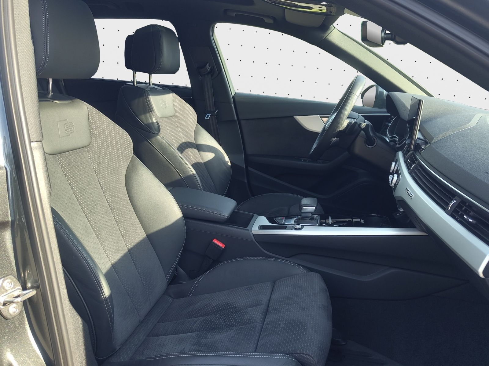 Audi A4 Avant 40 TDI S line - Samsaru's Car Outlet