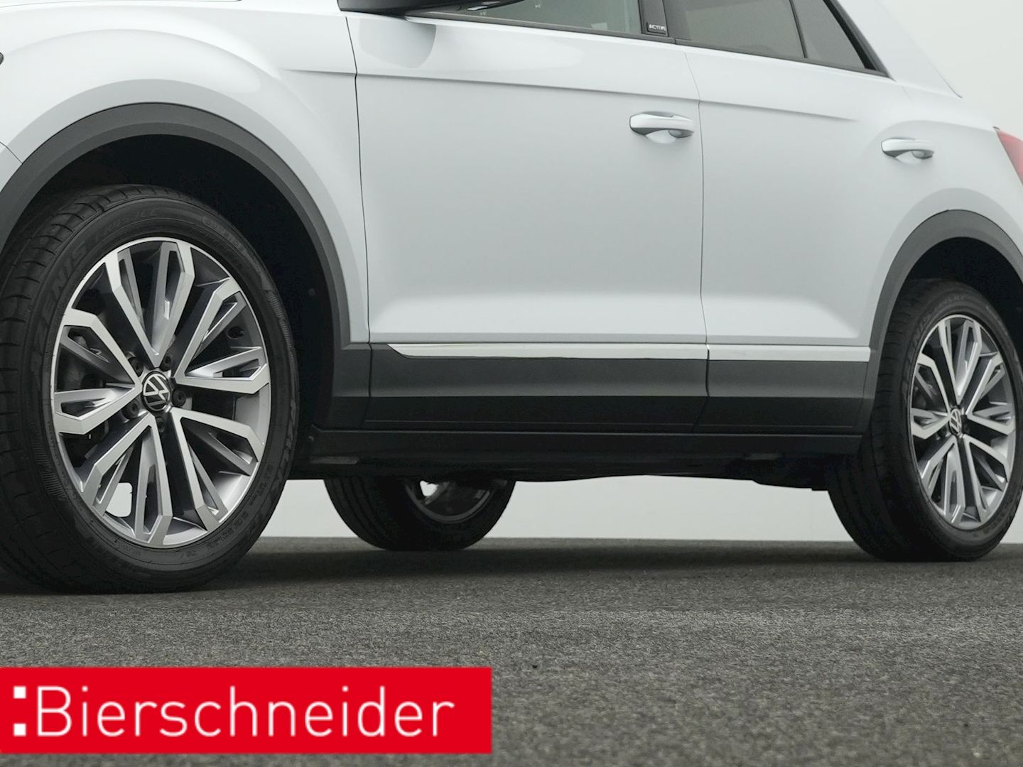 Volkswagen T-Roc 1.5 TSI Active - Samsaru's Car Outlet