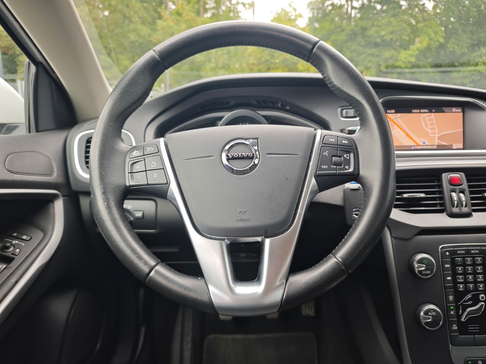 Volvo V40 2.0d MOMENTUM*NAVI*PDC*VOLL-LED*KLIMAAUTO.*