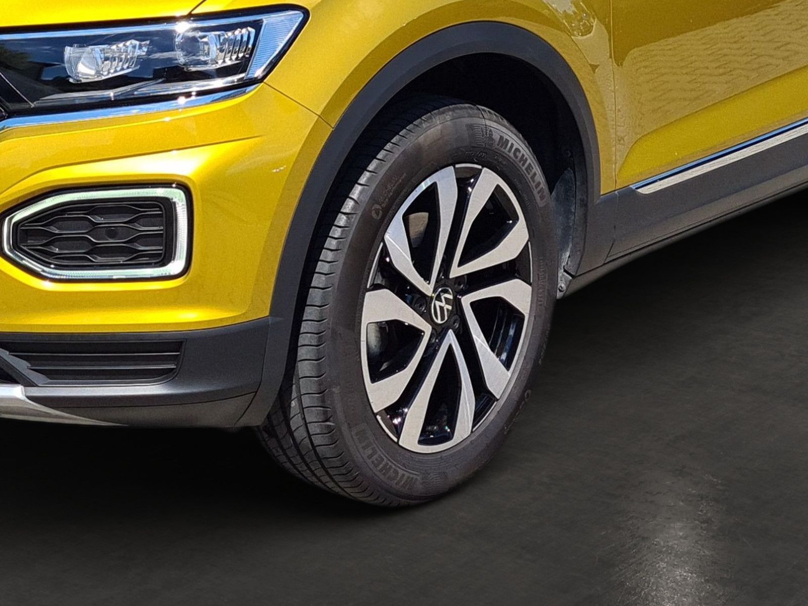 Volkswagen T-Roc 1.5 TSI Active - Samsaru's Car Outlet