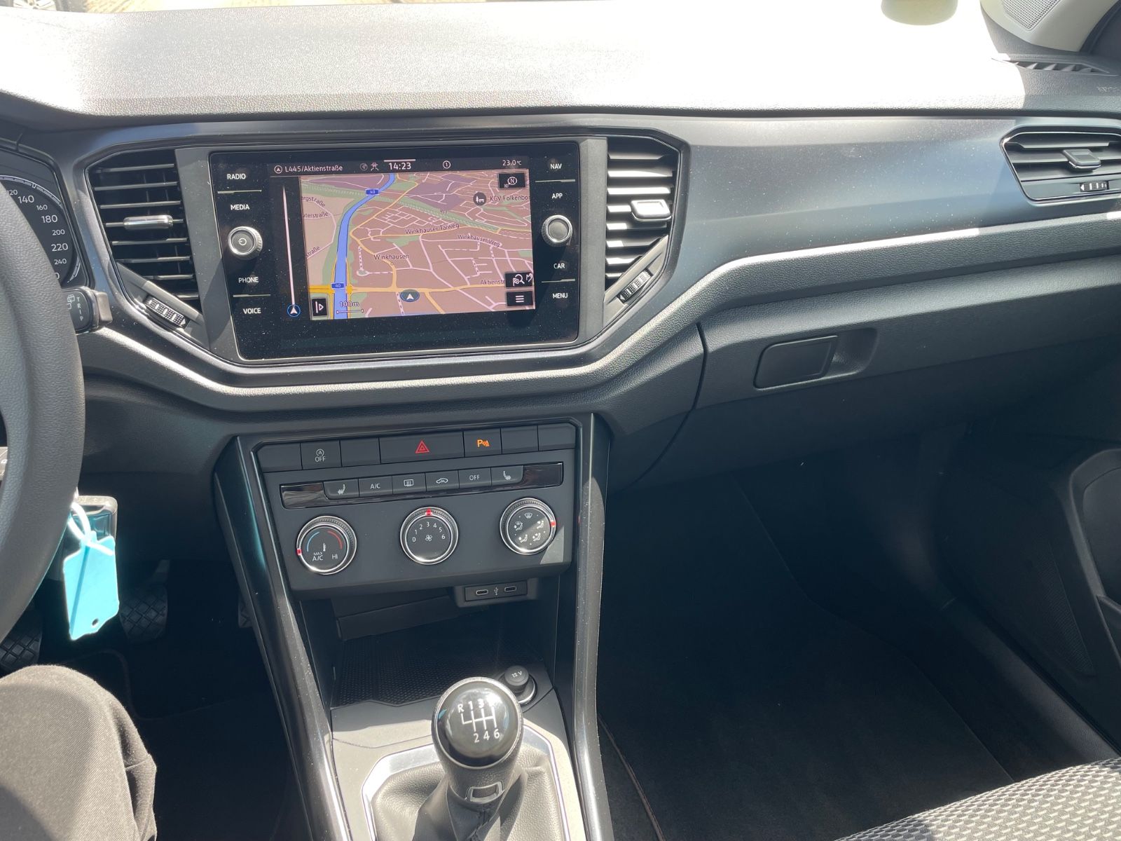 Volkswagen T-Roc - Samsaru's Car Outlet
