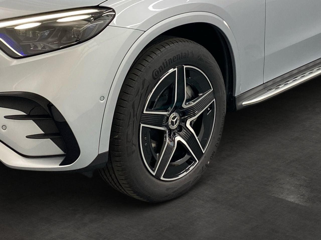 Mercedes-Benz GLC 300 e 4Matic AMG+AHK+PANO+KEYLESS+DIGITAL