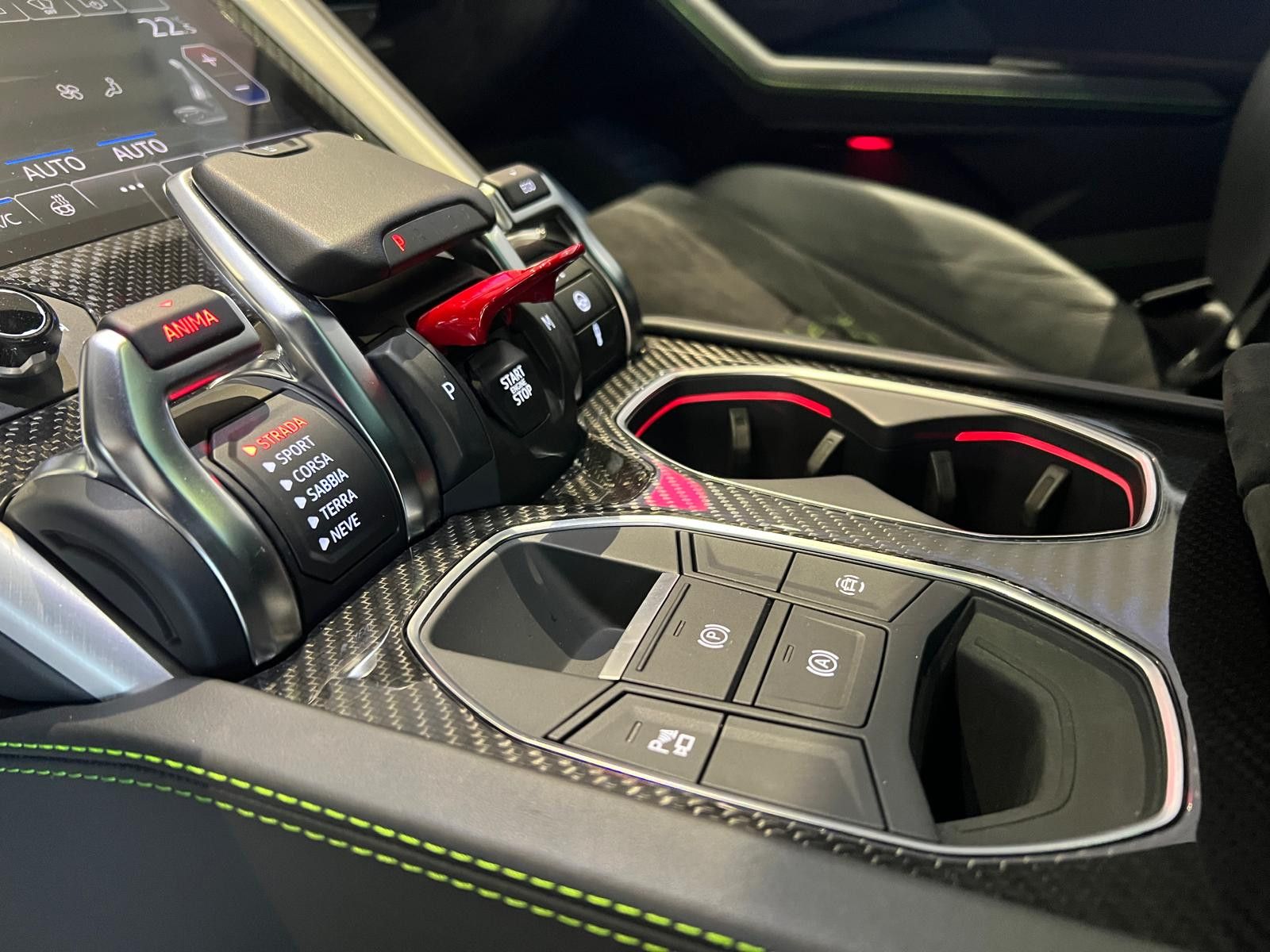 Lamborghini Urus *Großes Carbon Paket*Akrapovic*Garantie