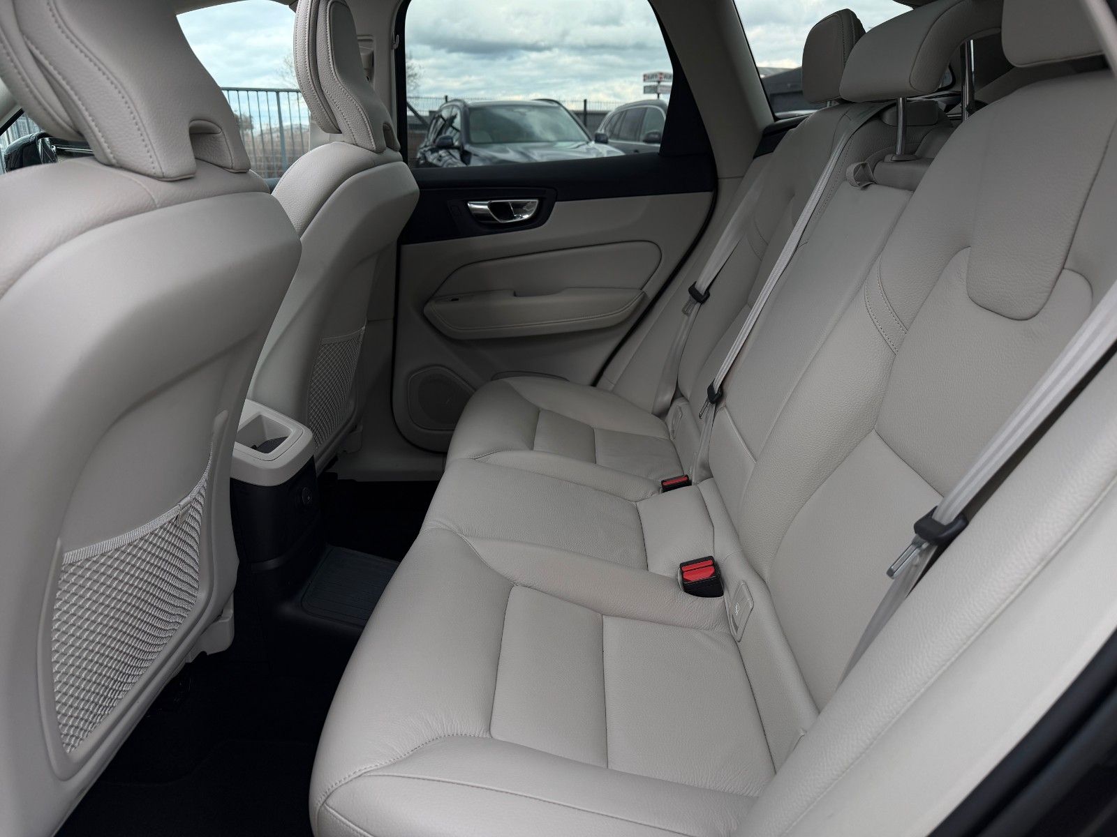 Volvo XC60 T6 253 +145 R-Design AWD Ultimate Dark*Pano