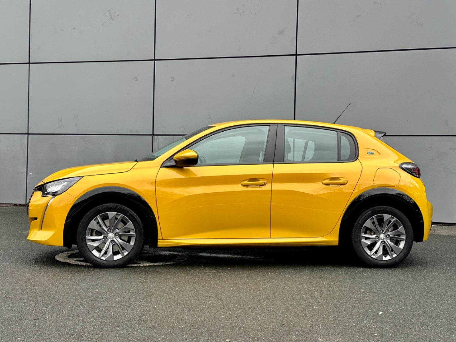 Peugeot e-208 Active Pack - Samsaru's Car Outlet