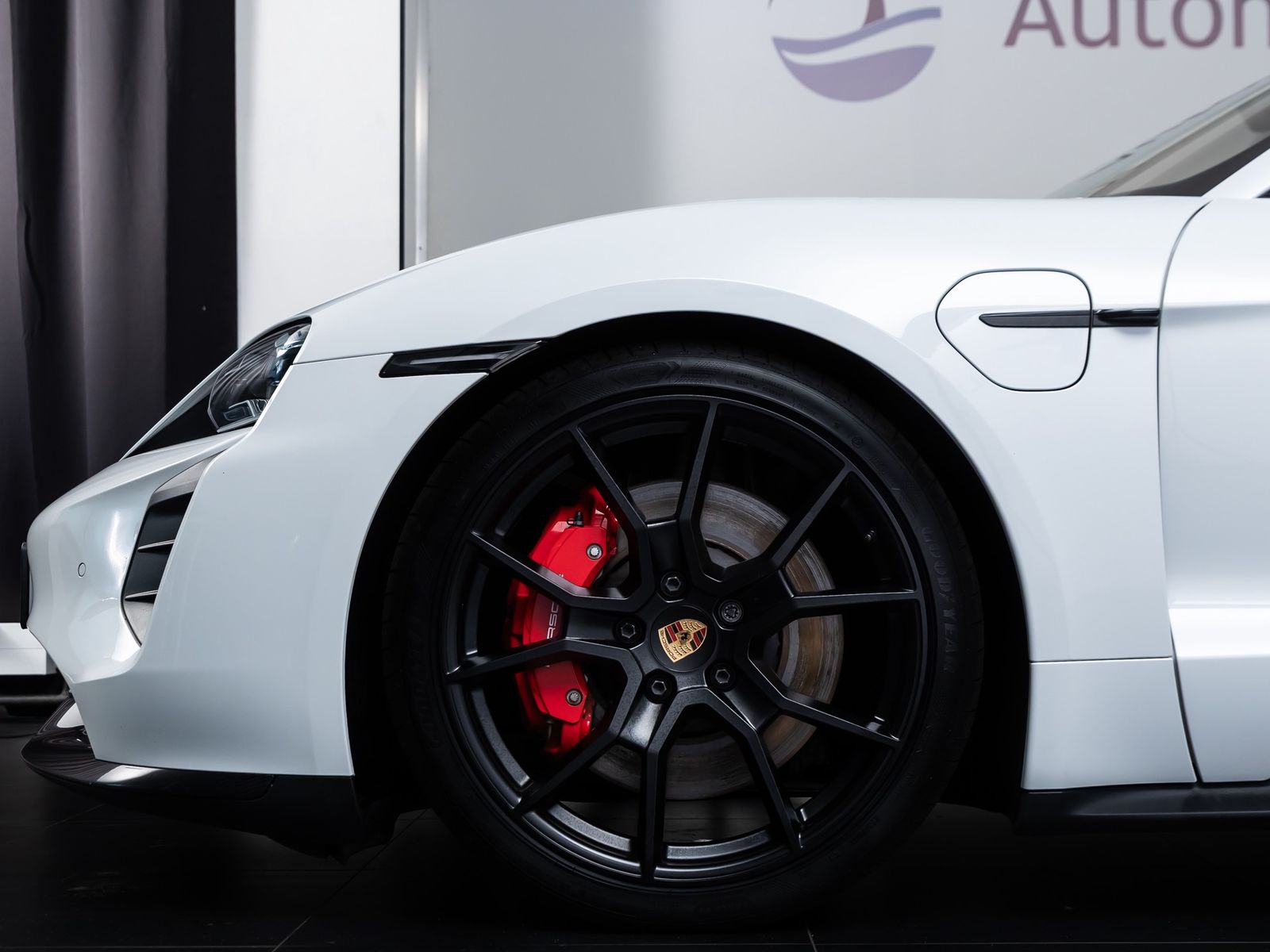 Porsche Taycan GTS Sport Turismo SPORTDESIGN CARBON*PANO