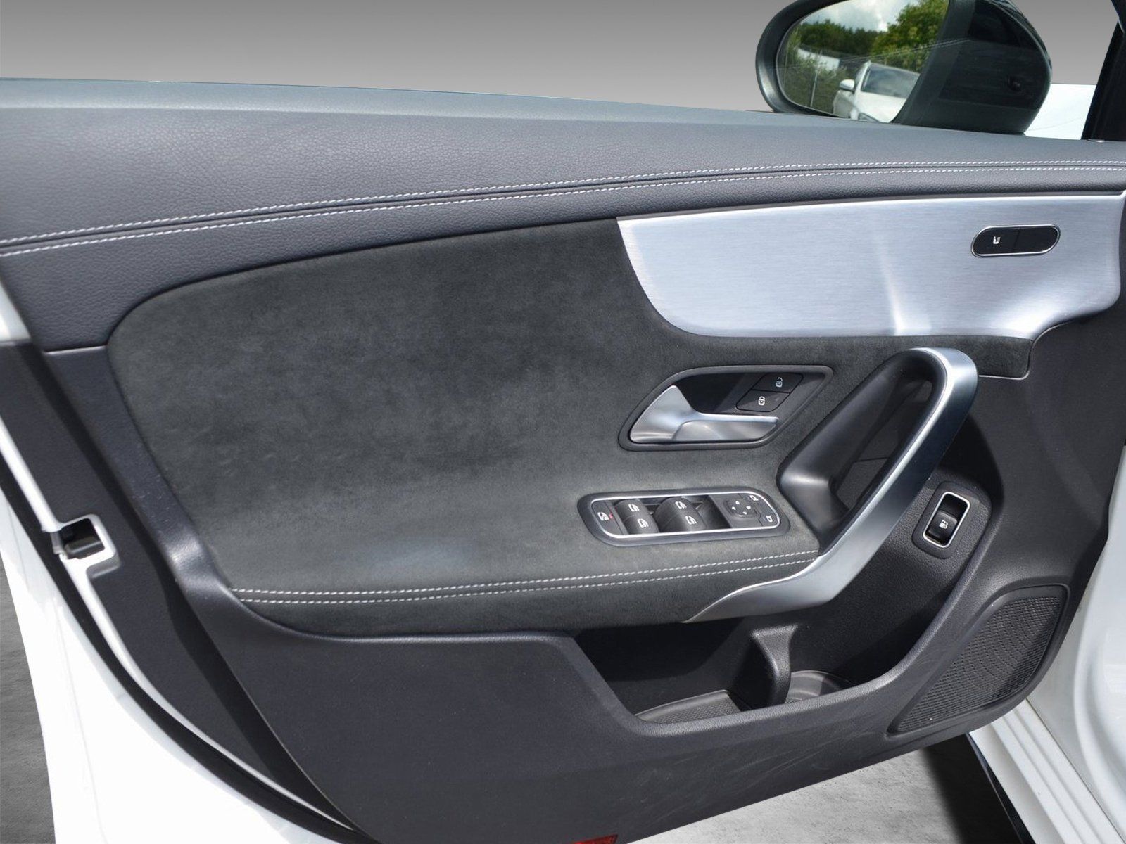 Mercedes-Benz e HYBR EDITION 2020 AMG - Samsaru's Car Outlet