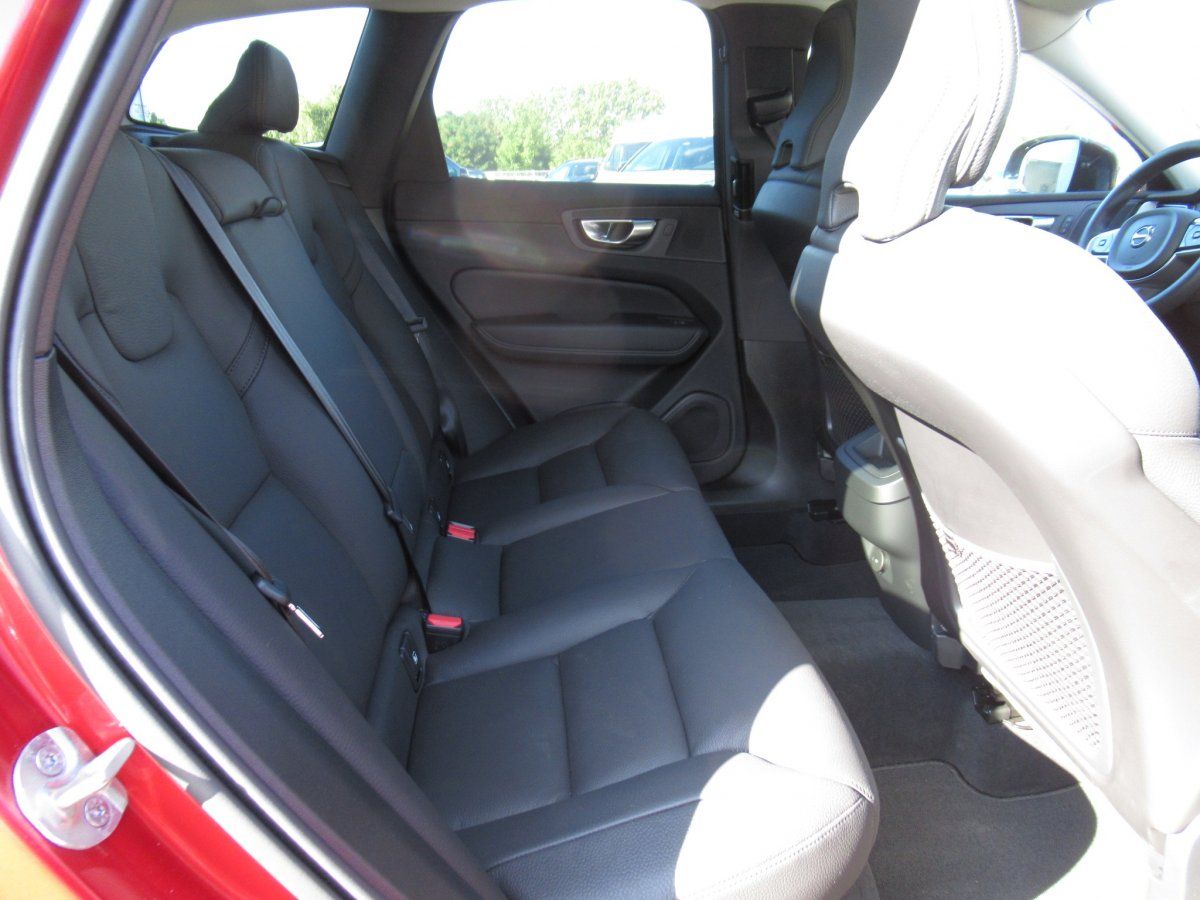 Volvo XC60 B5 AWD Benzin Plus Dark Automatik