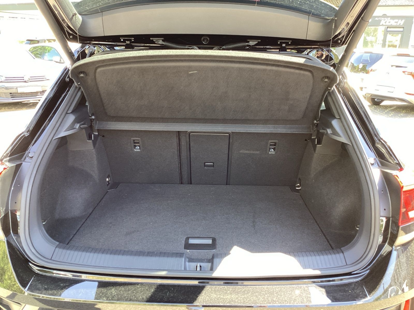 Volkswagen T-Roc 1.5TSI R-Line - Samsaru's Car Outlet